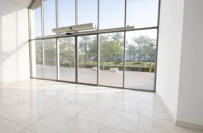 Retail - Studio - 4 Bathrooms for rent in Al Muteena - Deira - Dubai