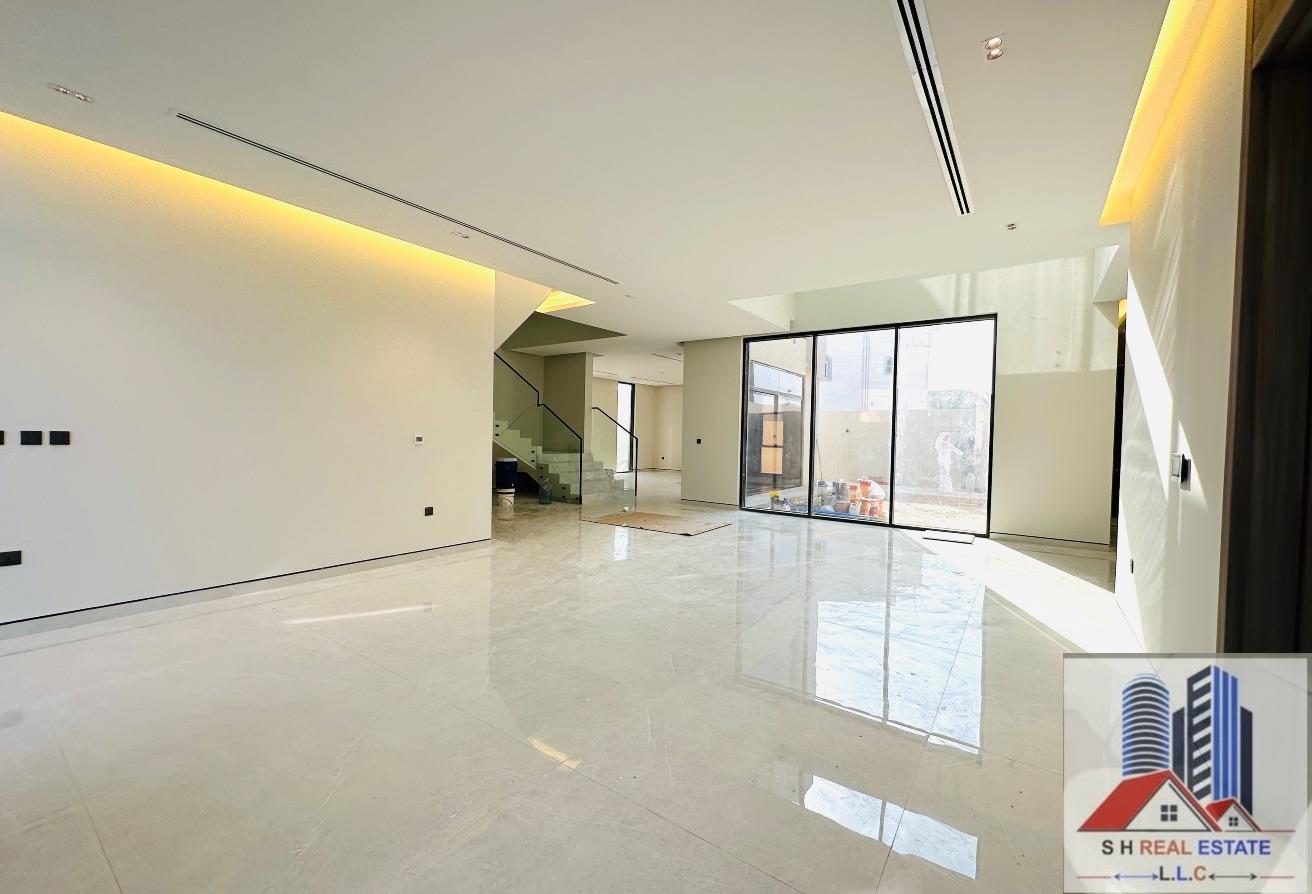 Brand New 5Master Bedrooms Villa Price Nogatible photo 9