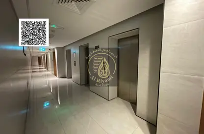 شقة - 2 غرف نوم - 2 حمامات للايجار في برج إس آر إس - الراشدية 1 - الراشدية - عجمان