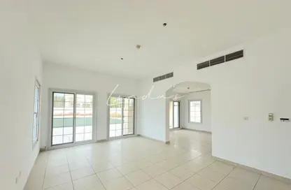 فيلا - 2 غرف نوم - 4 حمامات للبيع في منطقة 16 - قرية جميرا الدائرية - دبي