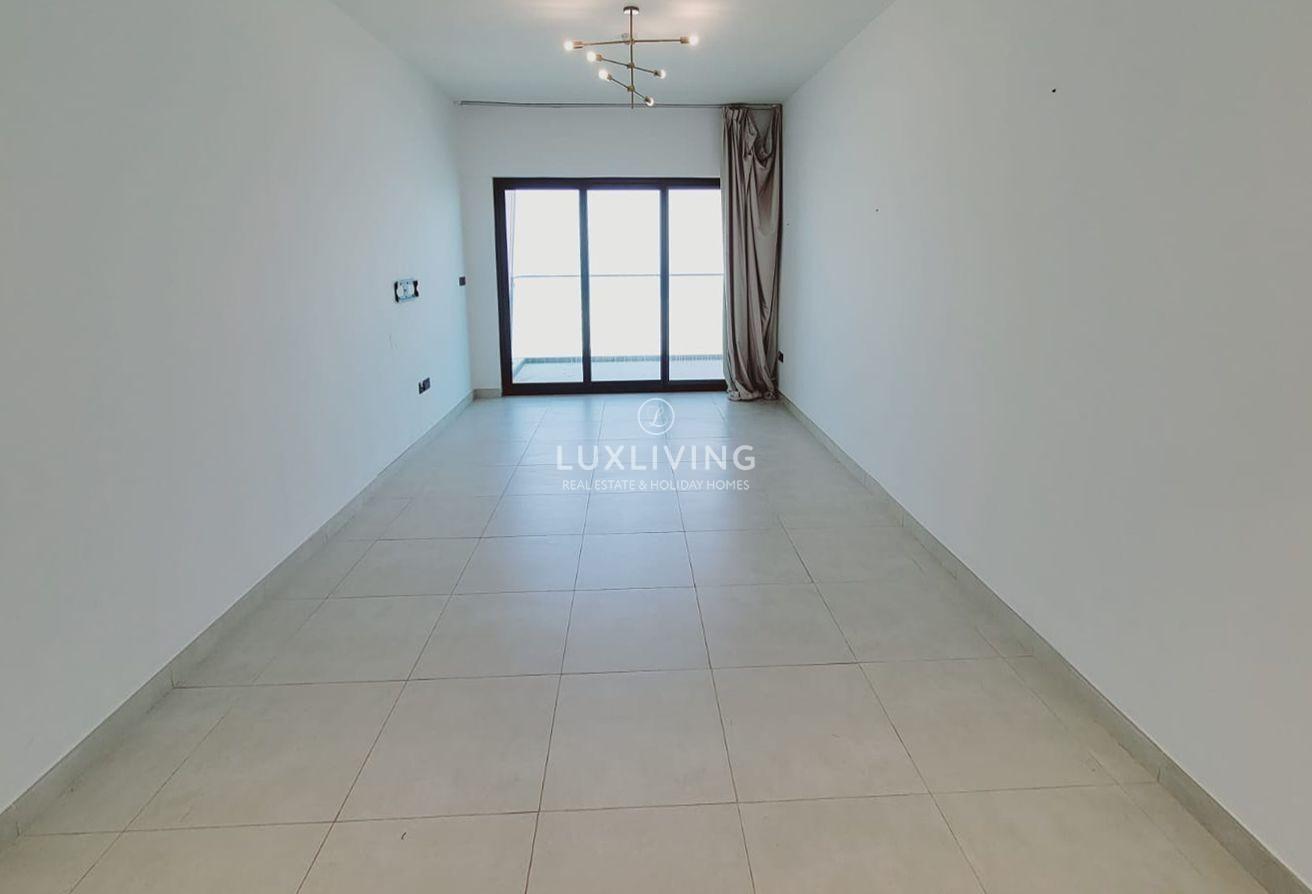 Burj Khalifa Vew | Vastu | Huge Balcony photo 3