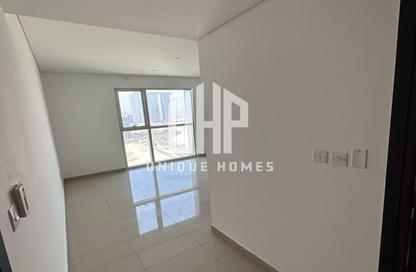 Apartment - 1 Bedroom - 2 Bathrooms for rent in RAK Tower - Marina Square - Al Reem Island - Abu Dhabi