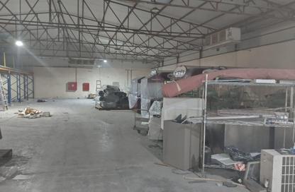 Warehouse - Studio - 1 Bathroom for rent in Umm Ramool - Dubai