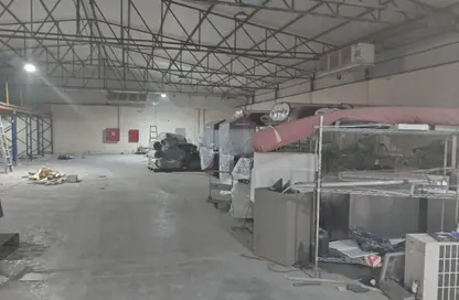 Warehouse - Studio - 1 Bathroom for rent in Umm Ramool - Dubai