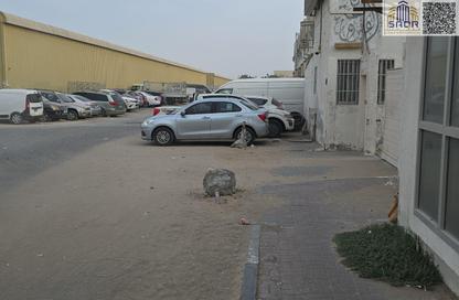 Labor Camp - Studio - 7+ for rent in Dina Building - Industrial Area 4 - Sharjah Industrial Area - Sharjah