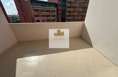Apartment - 1 Bathroom for rent in The Gardens Buildings - The Gardens - Dubai