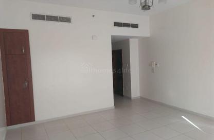 Apartment - Studio - 1 Bathroom for rent in Cascades Tower - Dubai Marina - Dubai