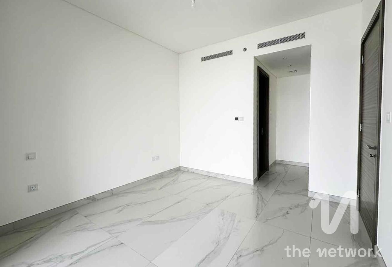 3 Beds | High Floor | Bright and Spacious photo 13