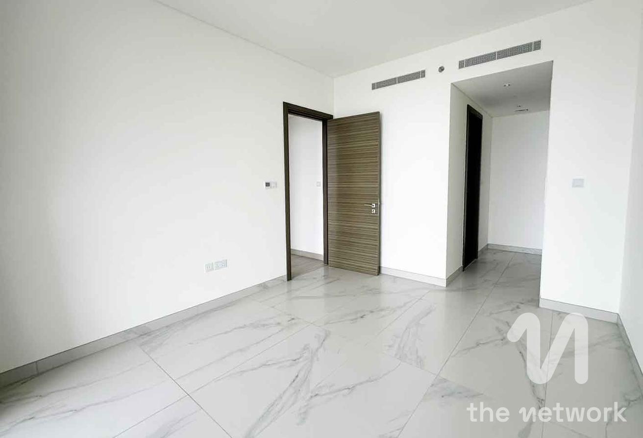 3 Beds | High Floor | Bright and Spacious photo 14