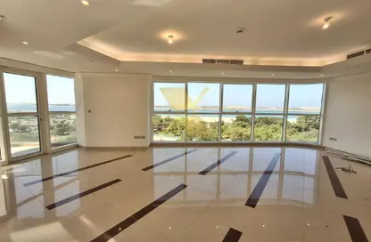 شقة - 3 غرف نوم - 5 حمامات للايجار في شارع الكورنيش - أبوظبي