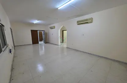 Apartment - 3 Bedrooms - 4 Bathrooms for rent in Hai Al Musalla - Al Mutawaa - Al Ain