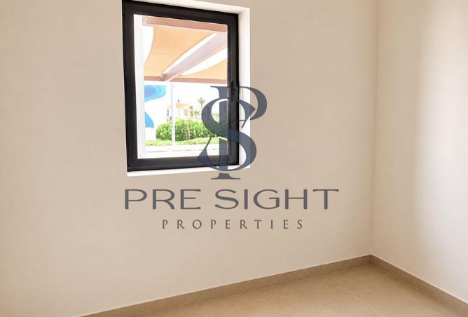 122002373 - Property Image 3