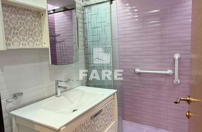 Apartment - 4 - 5 for sale in Blue Tower - Al Majaz 3 - Al Majaz - Sharjah