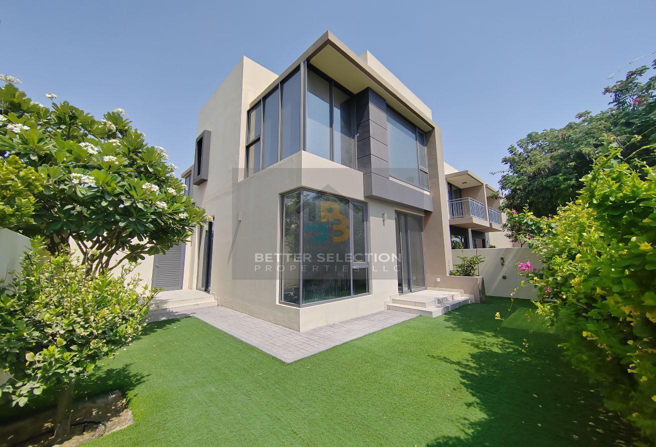 Green Belt | Stunning Landscaped |Prime Location photo 7