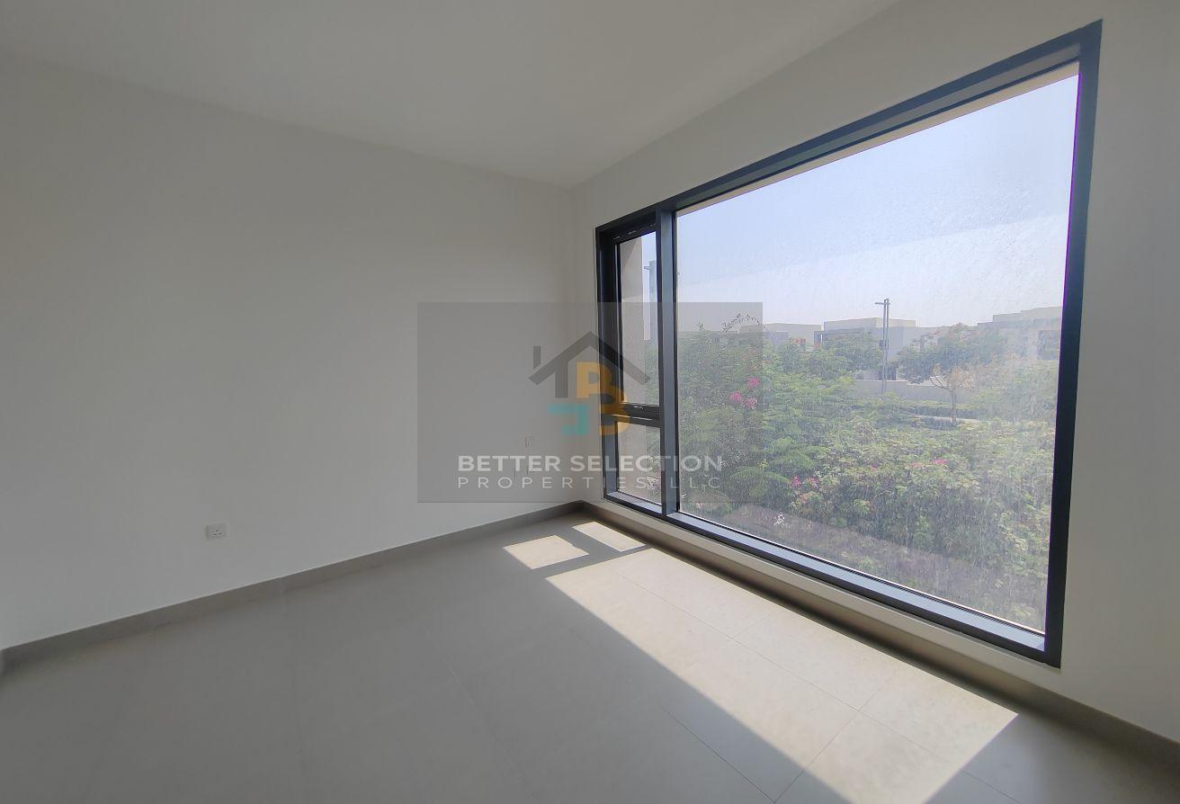 Green Belt | Stunning Landscaped |Prime Location photo 10