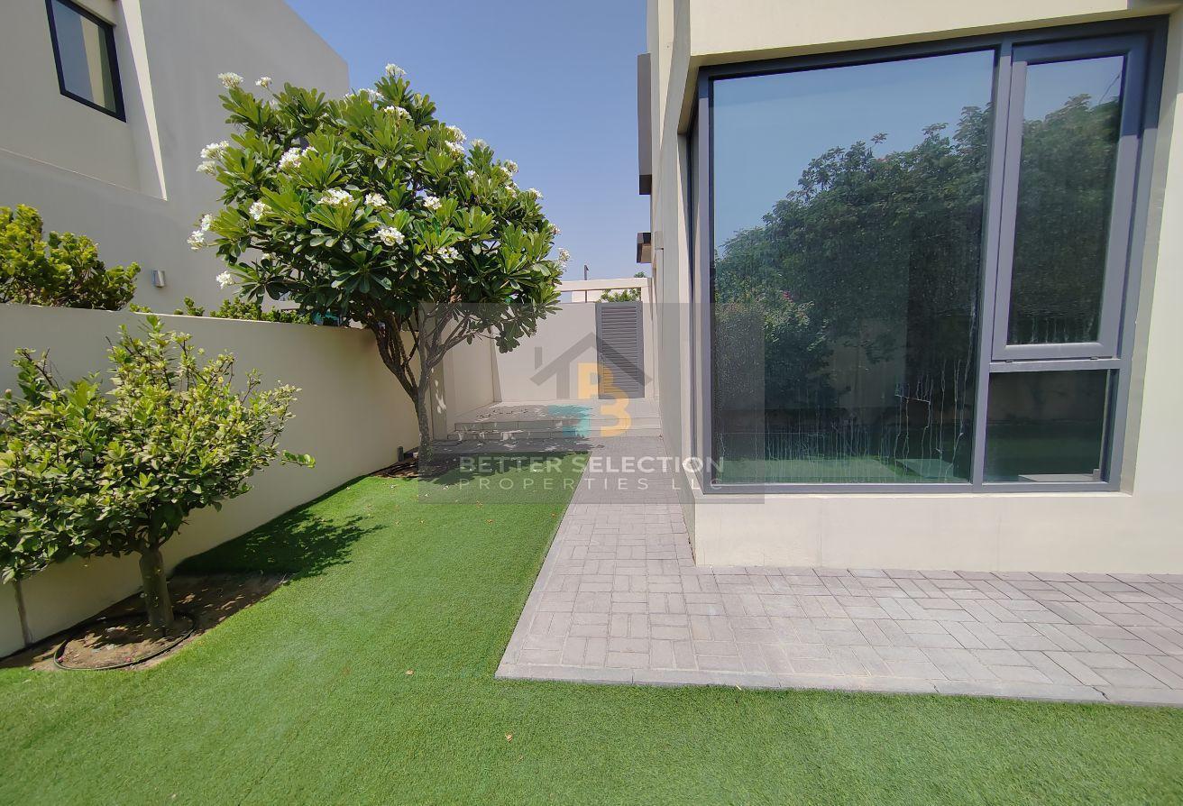 Green Belt | Stunning Landscaped |Prime Location photo 6