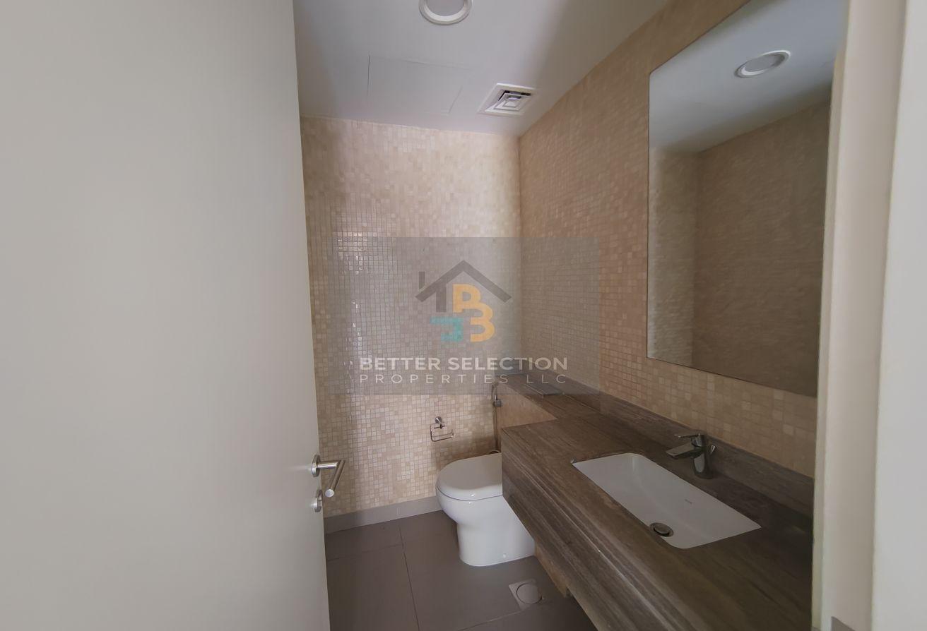Green Belt | Stunning Landscaped |Prime Location photo 9