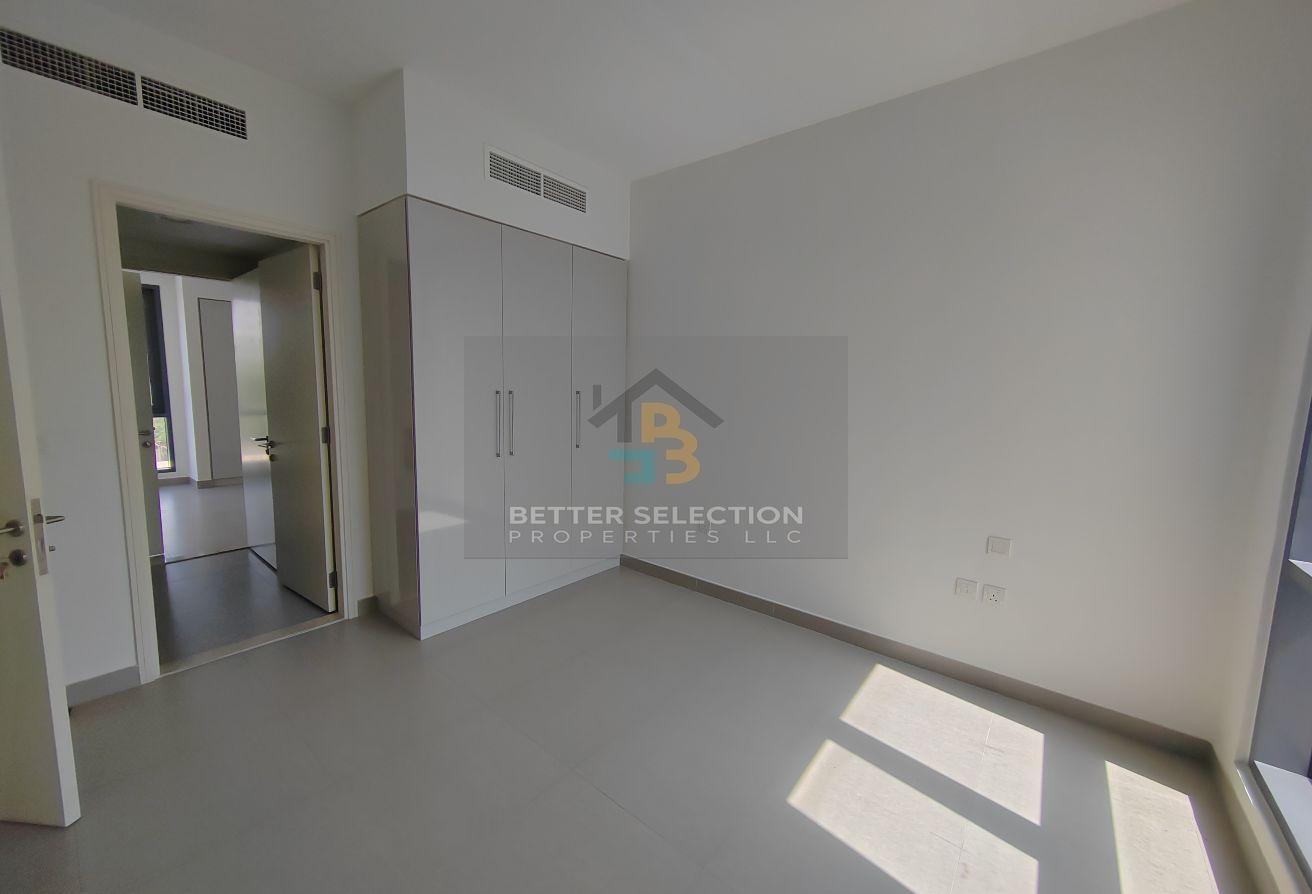 Green Belt | Stunning Landscaped |Prime Location photo 4