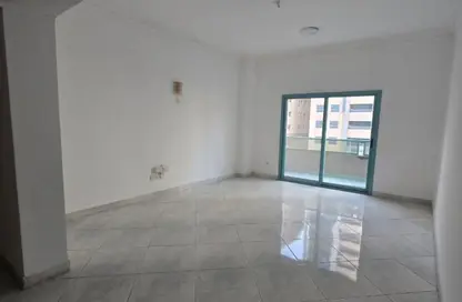 Apartment - 3 Bedrooms - 3 Bathrooms for rent in Al Khan - Sharjah