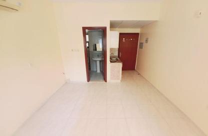 Apartment - Studio - 1 Bathroom for rent in Muwailih Building - Muwaileh - Sharjah