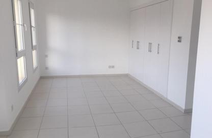 Villa - 2 Bedrooms - 3 Bathrooms for rent in Springs 14 - The Springs - Dubai Villa - 2 Bedrooms - 3 Bathrooms for rent in Springs 14 - The Springs - Dubai