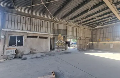 Warehouse - Studio - 1 Bathroom for rent in Umm Ramool - Dubai