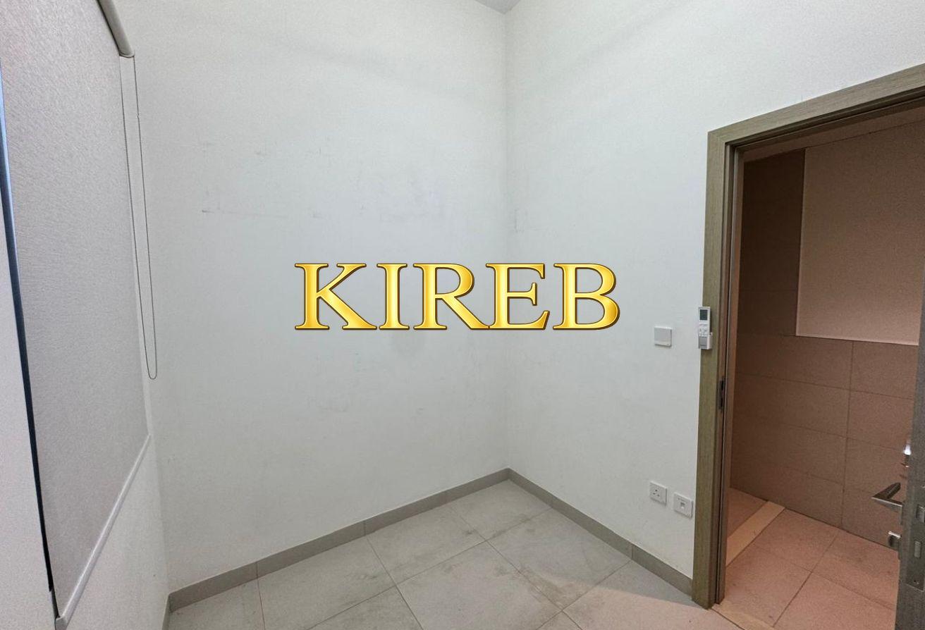 Park View | Corner Unit | Vacant. photo 10