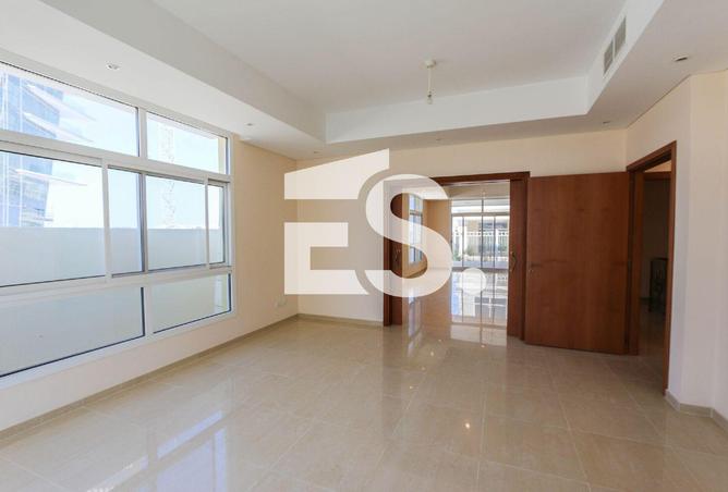 81114860 - Property Image 3