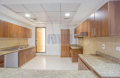 Apartment - 3 - 4 for rent in Al Razi Building - Dubai Healthcare City - Bur Dubai - Dubai