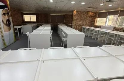 مكتب - استوديو - 2 حمامات للايجار في برج الثريا - التعاون - الشارقة