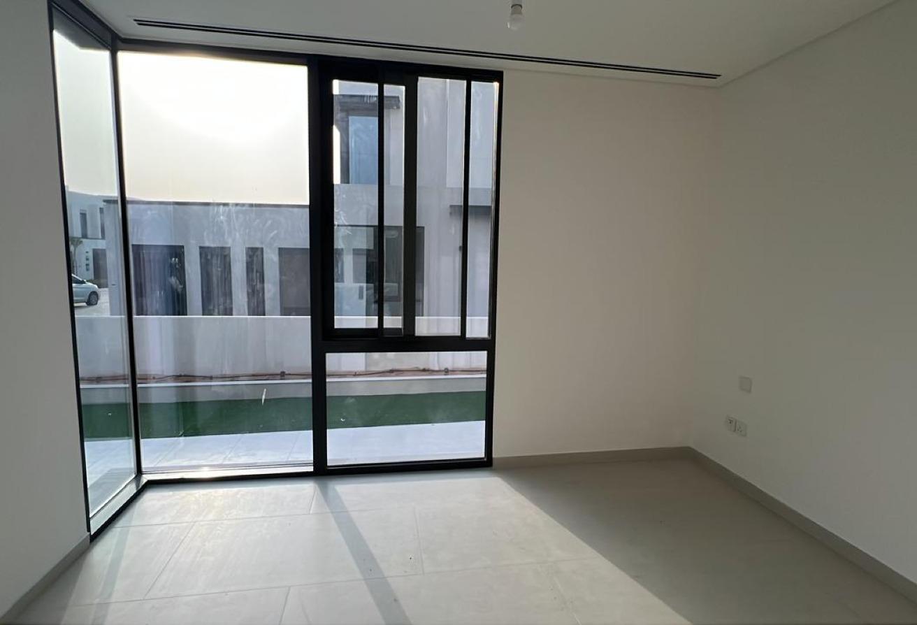 Single Row TH | 4BR + Maid | Landscaped photo 5