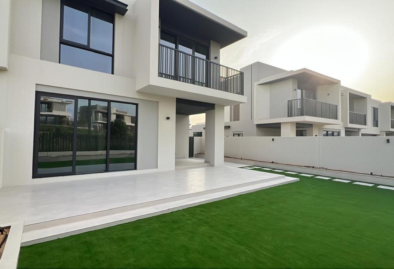 Single Row TH | 4BR + Maid | Landscaped photo 12
