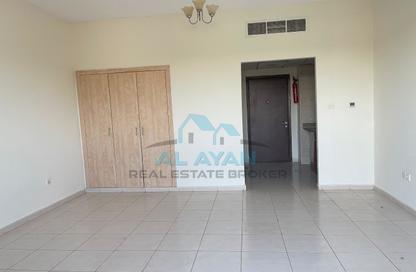 Apartment - Studio - 1 Bathroom for rent in Building IC1-EMR-21 - Emirates Cluster - International City - Dubai Apartment - Studio - 1 Bathroom for rent in Building IC1-EMR-21 - Emirates Cluster - International City - Dubai