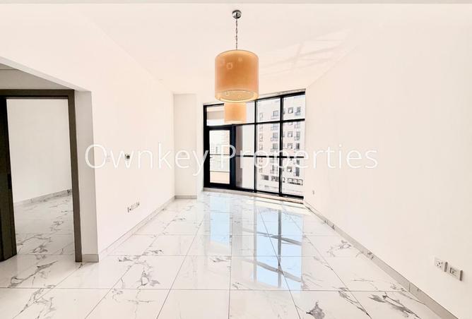 Prime Location | Adorable Apartment|All Amenities photo 2