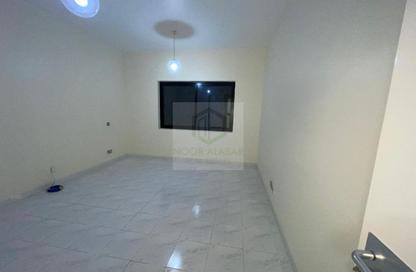 Apartment - 3 Bedrooms - 3 Bathrooms for rent in Dar Al Buteen 2 - Al Muraqqabat - Deira - Dubai