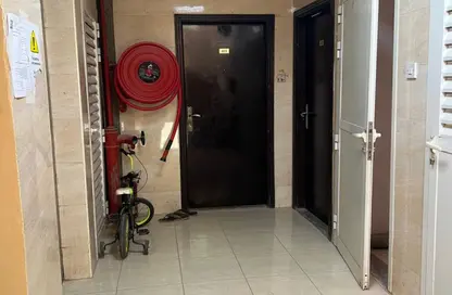 عمارة بالكامل - 8 غرف نوم - 8 حمامات للبيع في مجمع مويلح - تجارية مويلح - الشارقة