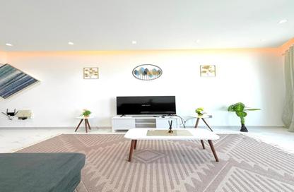 Apartment - 1 Bedroom - 2 Bathrooms for rent in Beach Tower 1 - Al Khan Lagoon - Al Khan - Sharjah