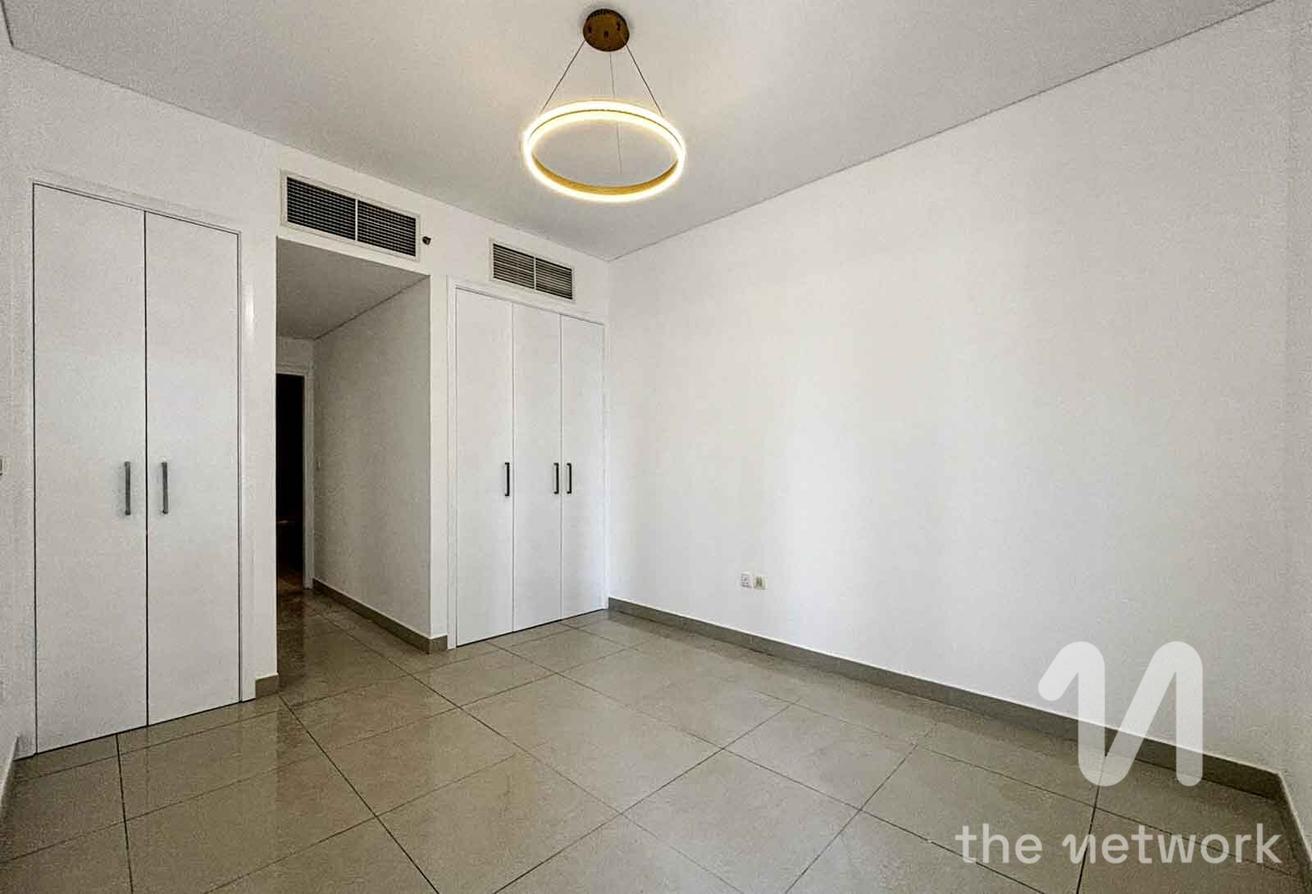 Upgraded | Large 2 Bed | High Floor photo 11
