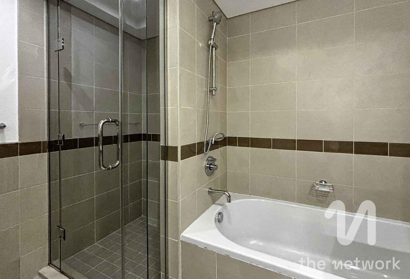 Upgraded | Large 2 Bed | High Floor photo 7