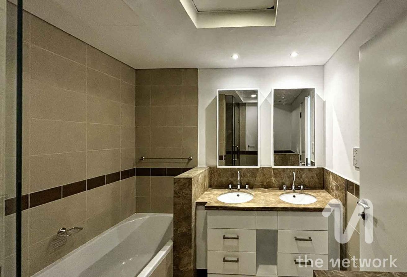 Upgraded | Large 2 Bed | High Floor photo 8