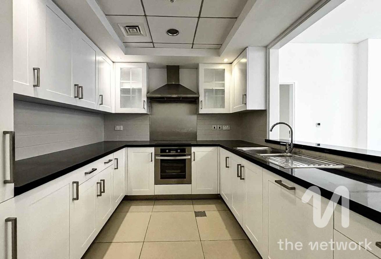 Upgraded | Large 2 Bed | High Floor photo 5