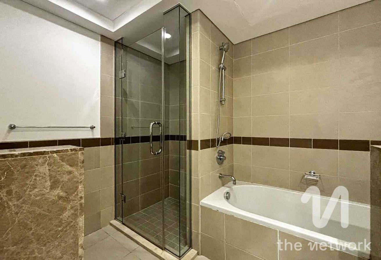 Upgraded | Large 2 Bed | High Floor photo 9