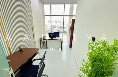 Office Space - 1 Bedroom - 1 Bathroom for rent in Red Avenue - Al Garhoud - Dubai Office Space - 1 Bedroom - 1 Bathroom for rent in Red Avenue - Al Garhoud - Dubai