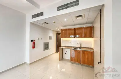 Apartment - 1 Bathroom for rent in Muwaileh 3 Building - Muwaileh - Sharjah