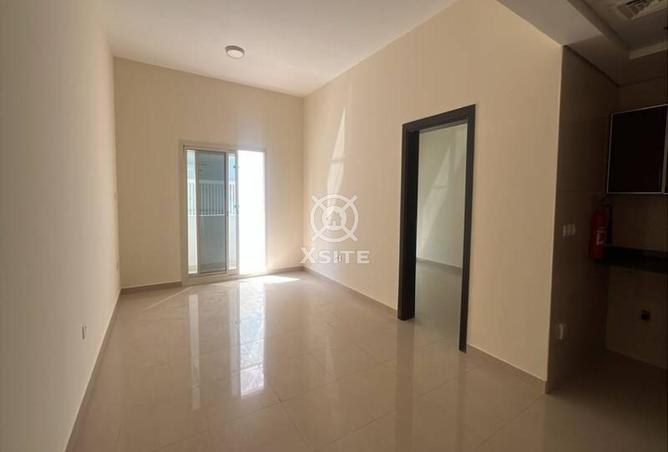 1-bed apartment in Burj Residency · Pool view — photo 2