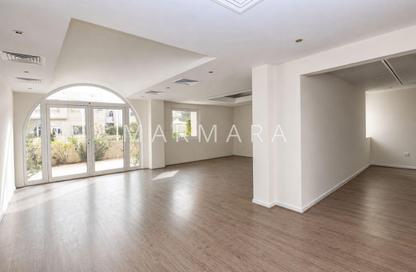 Villa - 4 Bedrooms - 4 Bathrooms for rent in Jumeirah 1 Villas - Jumeirah 1 - Jumeirah - Dubai Villa - 4 Bedrooms - 4 Bathrooms for rent in Jumeirah 1 Villas - Jumeirah 1 - Jumeirah - Dubai