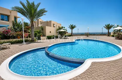 Villa - 4 Bedrooms - 4 Bathrooms for rent in Jumeirah 1 Villas - Jumeirah 1 - Jumeirah - Dubai