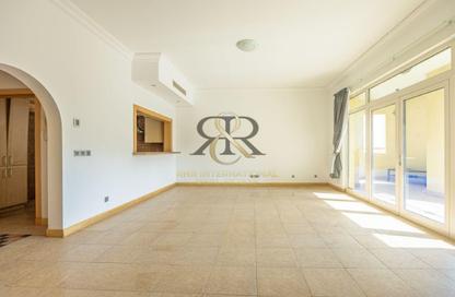 Apartment - 2 Bedrooms - 2 Bathrooms for rent in Al Khudrawi - Shoreline Apartments - Palm Jumeirah - Dubai