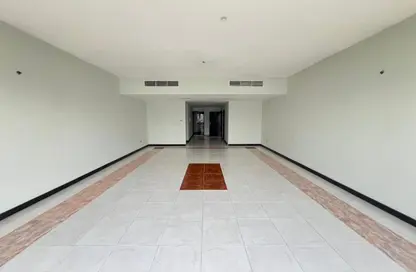 Apartment - 4 Bedrooms - 5 Bathrooms for rent in New Zubaidi Building - Al Majaz 1 - Al Majaz - Sharjah