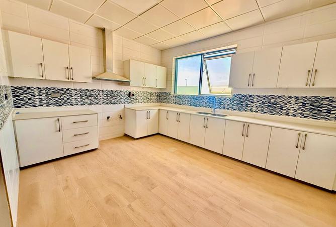 77402137 - Property Image 2